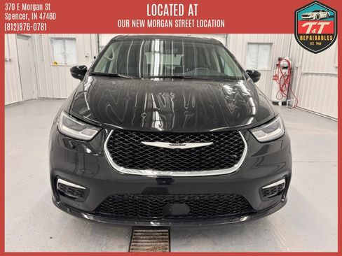 Used 2024 Chrysler Pacifica Touring-L FWD image 15