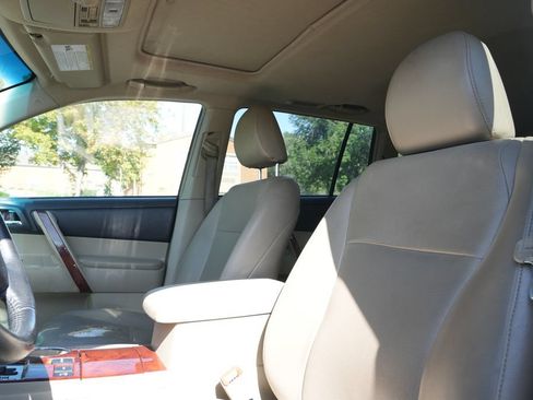 Used 2013 Toyota Highlander Limited AWD/4WD image 10