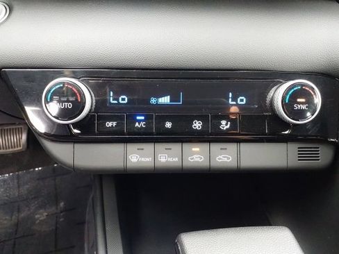 Used 2023 Hyundai Elantra SEL FWD image 21