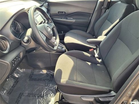 New 2025 Nissan Kicks Play S image 8
