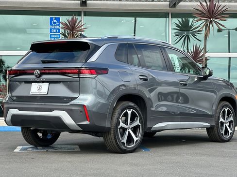 New 2025 Volkswagen Tiguan SE image 5
