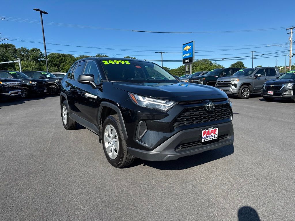 Used 2023 Toyota RAV4 LE AWD/4WD image 2