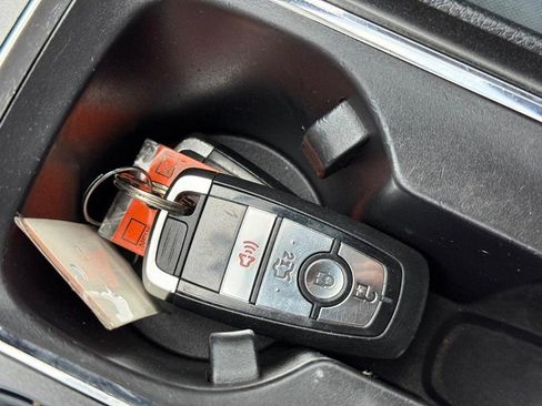 Used 2017 Ford Fusion SE image 30