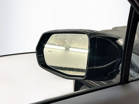 Used 2025 Cadillac XT6 Premium Luxury image 16