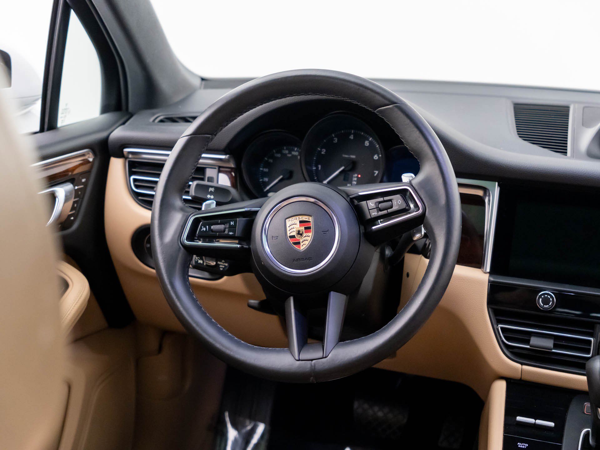 Certified 2023 Porsche Macan AWD/4WD image 12