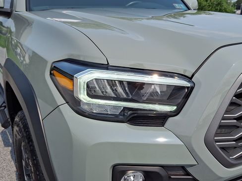 Certified 2023 Toyota Tacoma TRD Off-Road w/ Technology Package AWD/4WD image 10