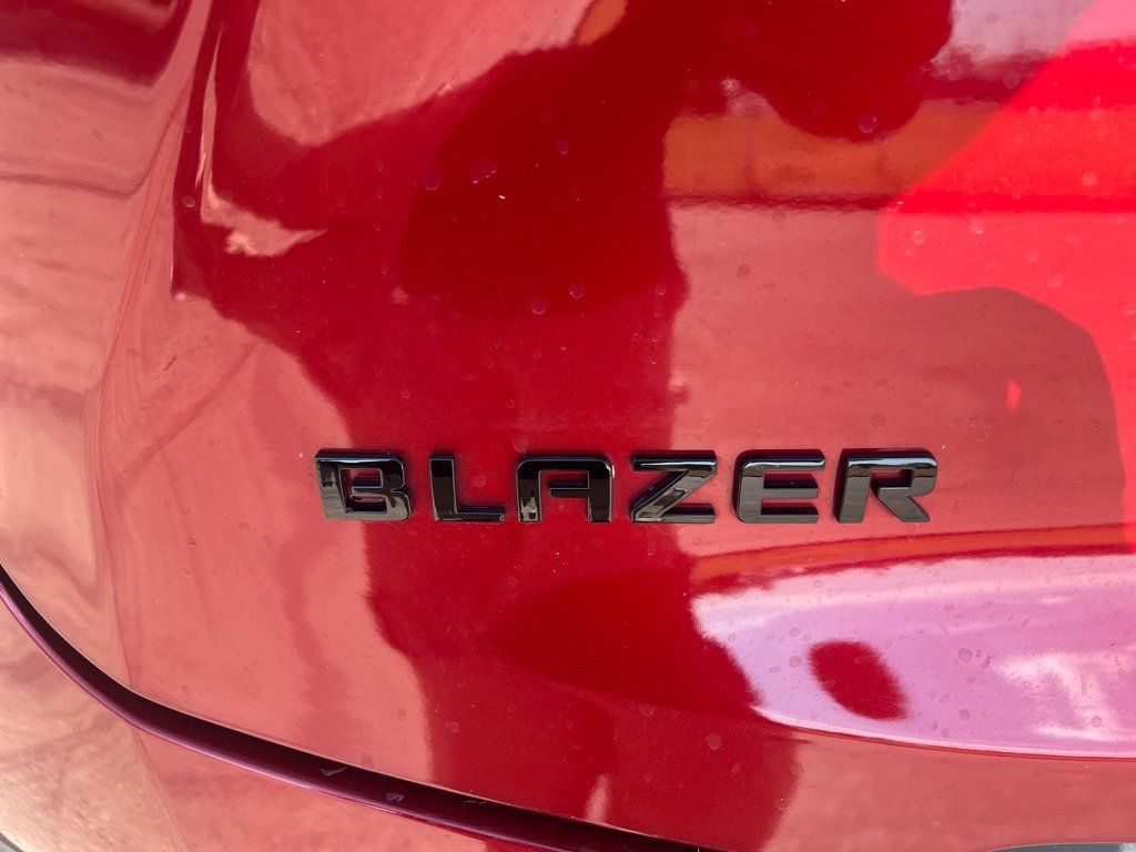Used 2023 Chevrolet Blazer LT w/ Sound & Technology Package FWD image 11