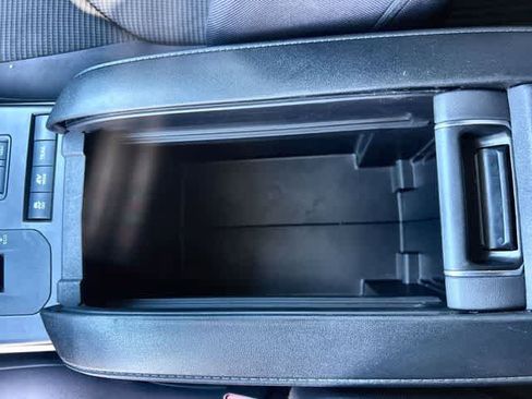 Used 2022 Toyota Highlander LE image 27