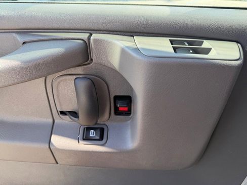 Used 2014 GMC Savana 3500 image 33