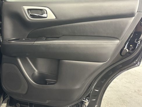 Used 2019 Nissan Pathfinder SL image 35