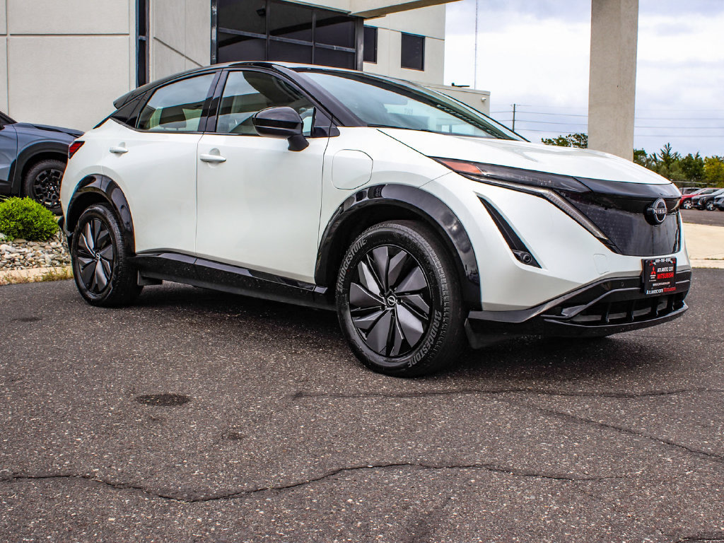 Used 2023 Nissan Ariya AWD image 3