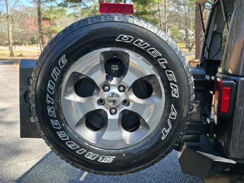 Used 2018 Jeep Wrangler Unlimited Sahara w/ Connectivity Group AWD/4WD image 17