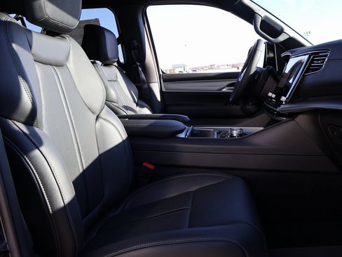 New 2025 Jeep Wagoneer L Series II image 9