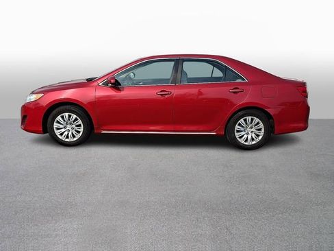 Used 2014 Toyota Camry LE image 7