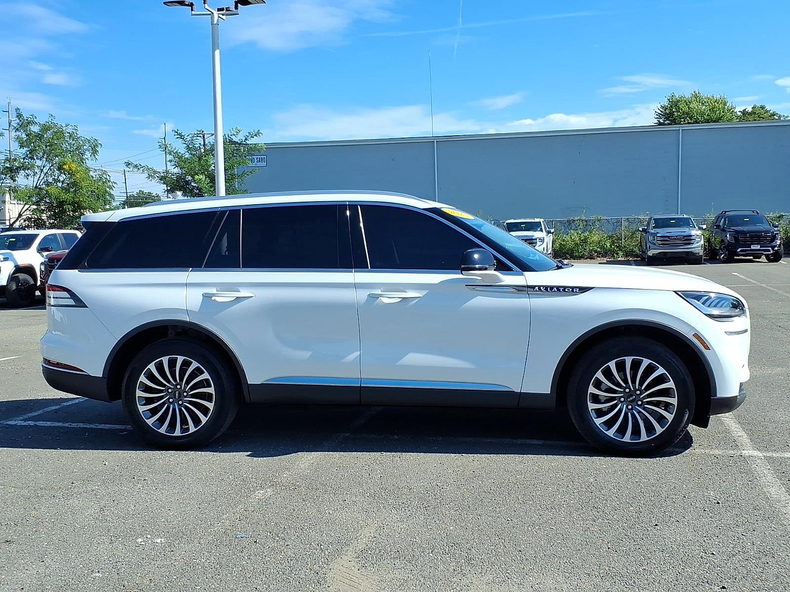 Used 2023 Lincoln Aviator AWD w/ Premium Package image 8