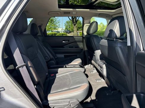 Used 2023 Nissan Pathfinder Platinum w/ Lighting Package (N93) AWD/4WD image 22