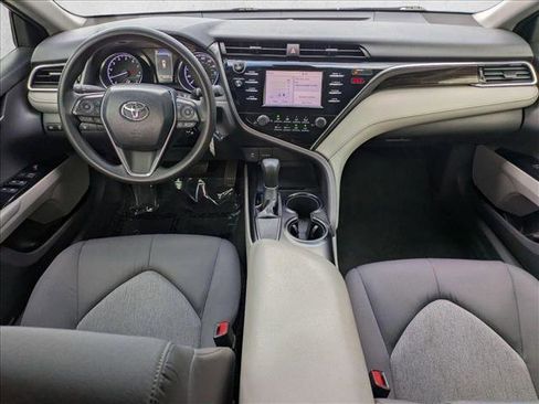 Used 2018 Toyota Camry FWD image 16