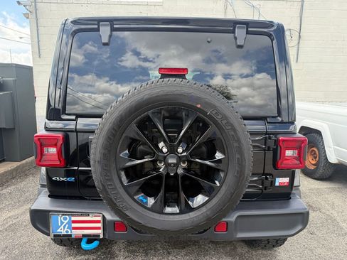 Used 2023 Jeep Wrangler Unlimited Sahara w/ Cold Weather Group AWD/4WD image 8