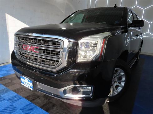 Used 2017 GMC Yukon SLT AWD/4WD image 1