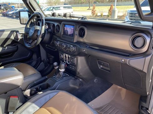 Used 2021 Jeep Gladiator Sport image 31
