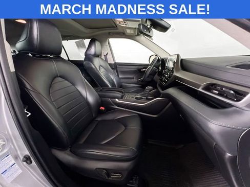 Used 2022 Toyota Highlander XLE image 25