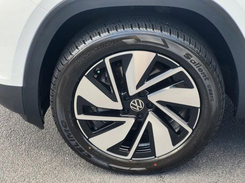 Used 2025 Volkswagen Atlas SE FWD image 9