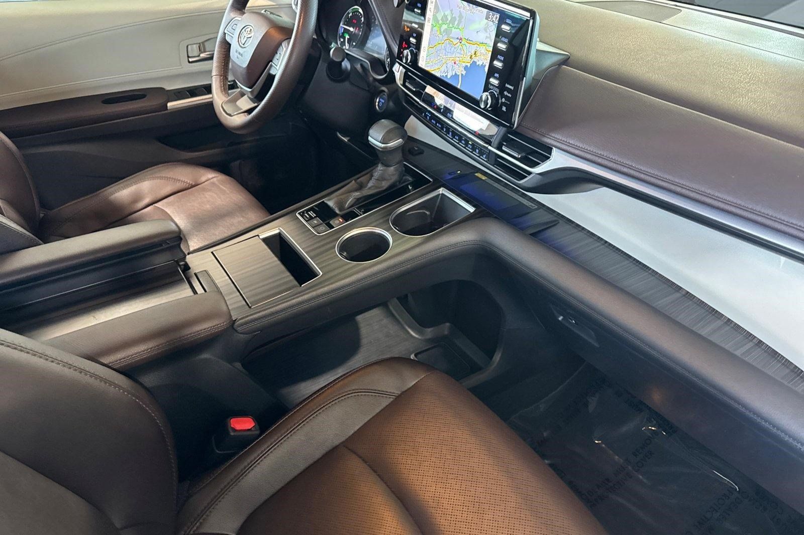 Used 2021 Toyota Sienna Platinum FWD image 34