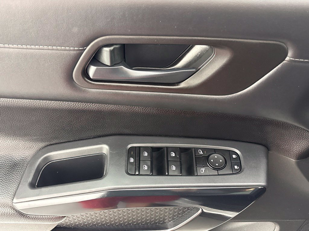 Used 2024 Nissan Pathfinder SV FWD image 27