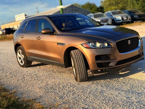 Used 2017 Jaguar F-PACE Premium image 7