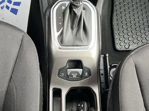 Used 2022 Jeep Renegade Latitude image 14