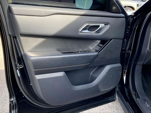 Used 2019 Land Rover Range Rover Velar S image 20