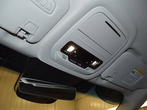 Used 2024 Lincoln Nautilus Reserve image 27