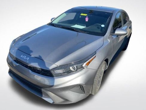 Used 2022 Kia Forte LXS image 3