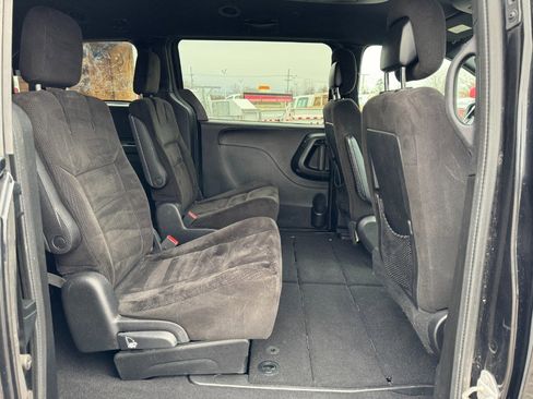 Used 2014 Dodge Grand Caravan SE image 19