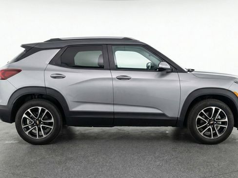 Used 2025 Chevrolet TrailBlazer LT FWD image 11