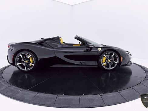 Used 2024 Ferrari SF90 Spider AWD/4WD image 25