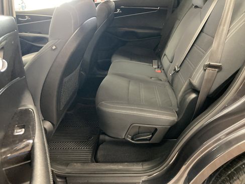 Used 2018 Kia Sorento LX image 14
