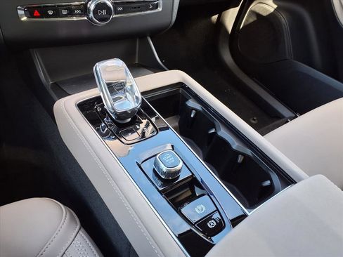 New 2026 Volvo XC90 B6 Plus w/ Protection Package Premier image 13