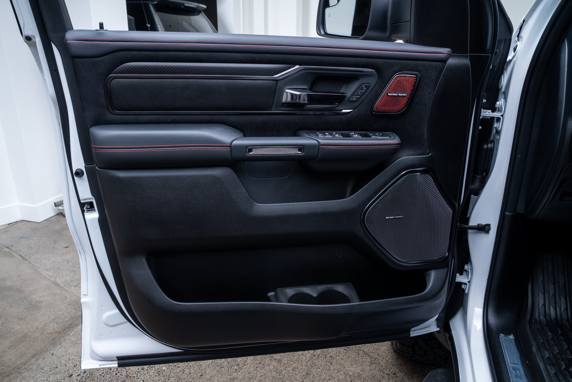 Used 2027 RAM 1500 4x4 Crew Cab image 21