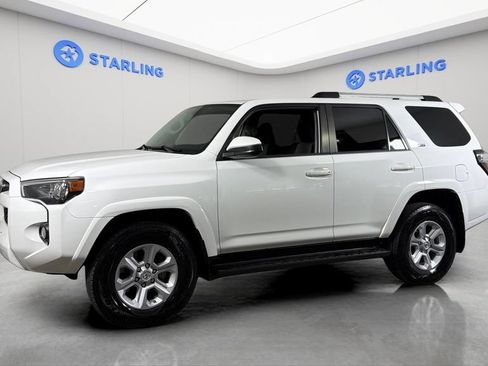 Used 2019 Toyota 4Runner SR5 AWD/4WD image 2