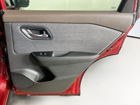 Used 2023 Nissan Rogue SV FWD image 28