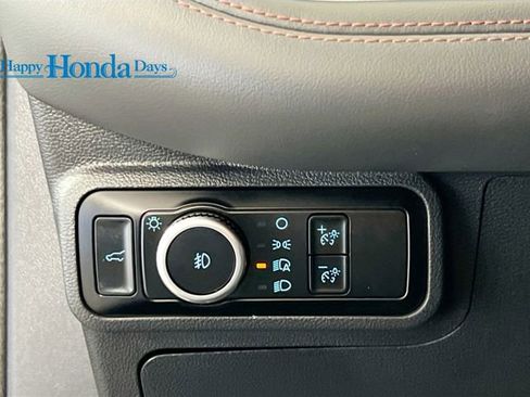 Used 2025 Ford Explorer Active w/ Active Comfort Package image 24