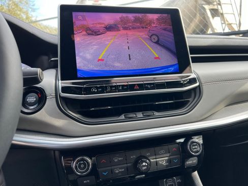 Used 2025 Jeep Compass Limited image 17