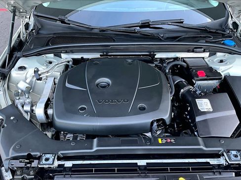 Used 2020 Volvo S60 T5 Momentum image 30