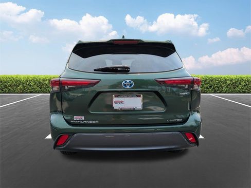 Used 2024 Toyota Highlander Limited AWD/4WD image 6