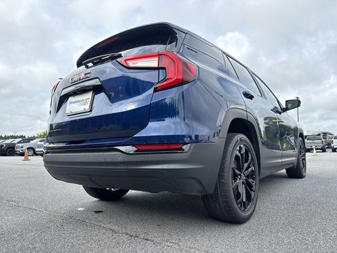 Used 2022 GMC Terrain SLE w/ Driver Convenience Package FWD image 10