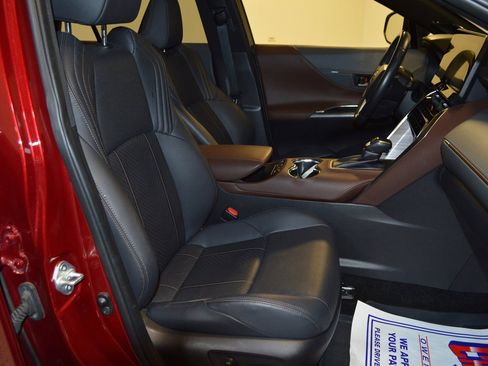 Used 2021 Toyota Venza Limited image 11