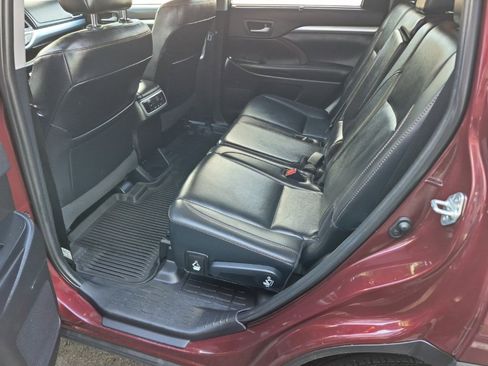 Used 2019 Toyota Highlander XLE image 13
