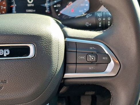 Used 2024 Jeep Compass Latitude image 21