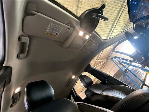 Used 2025 Ford Escape Platinum w/ Premium Technology Package image 17